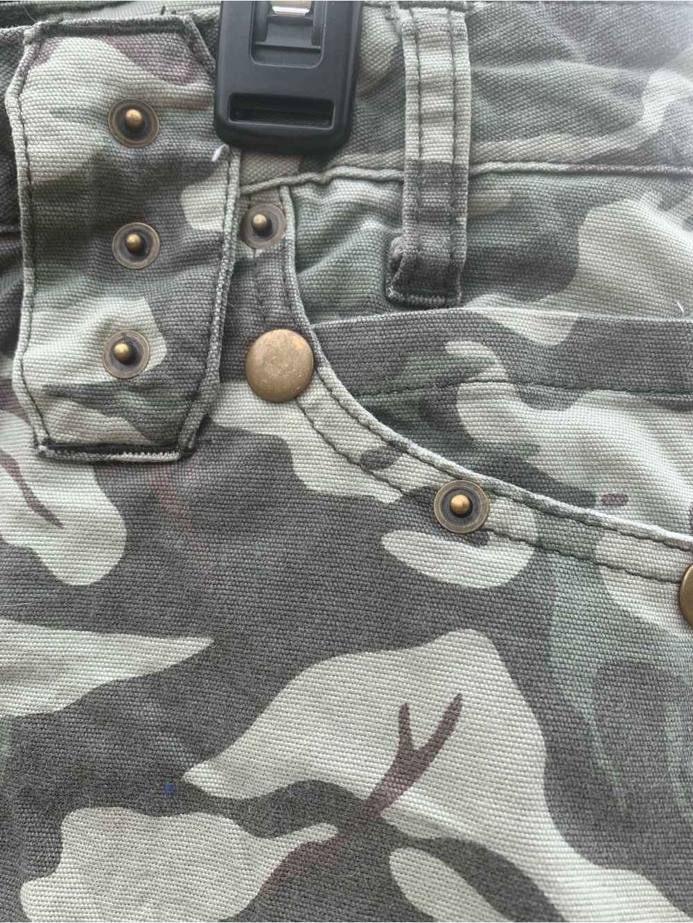 lei Women's Camo Skort in Green and Brown/pockets with metal studs. - Picture 3 of 8